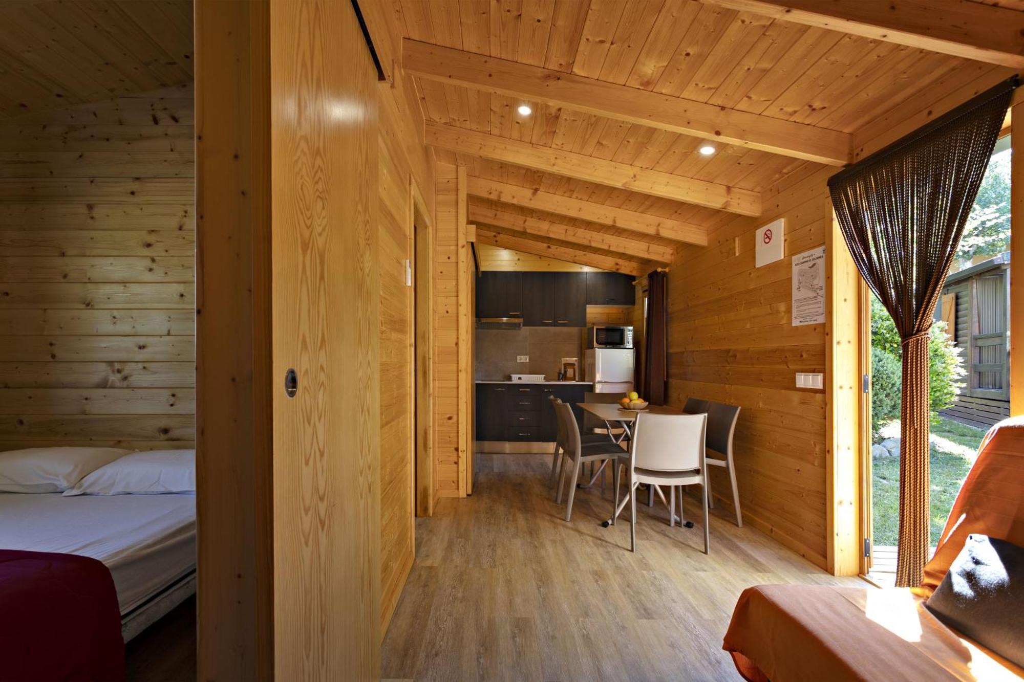 Bungalows - Camping El Solsones Сольсона Экстерьер фото