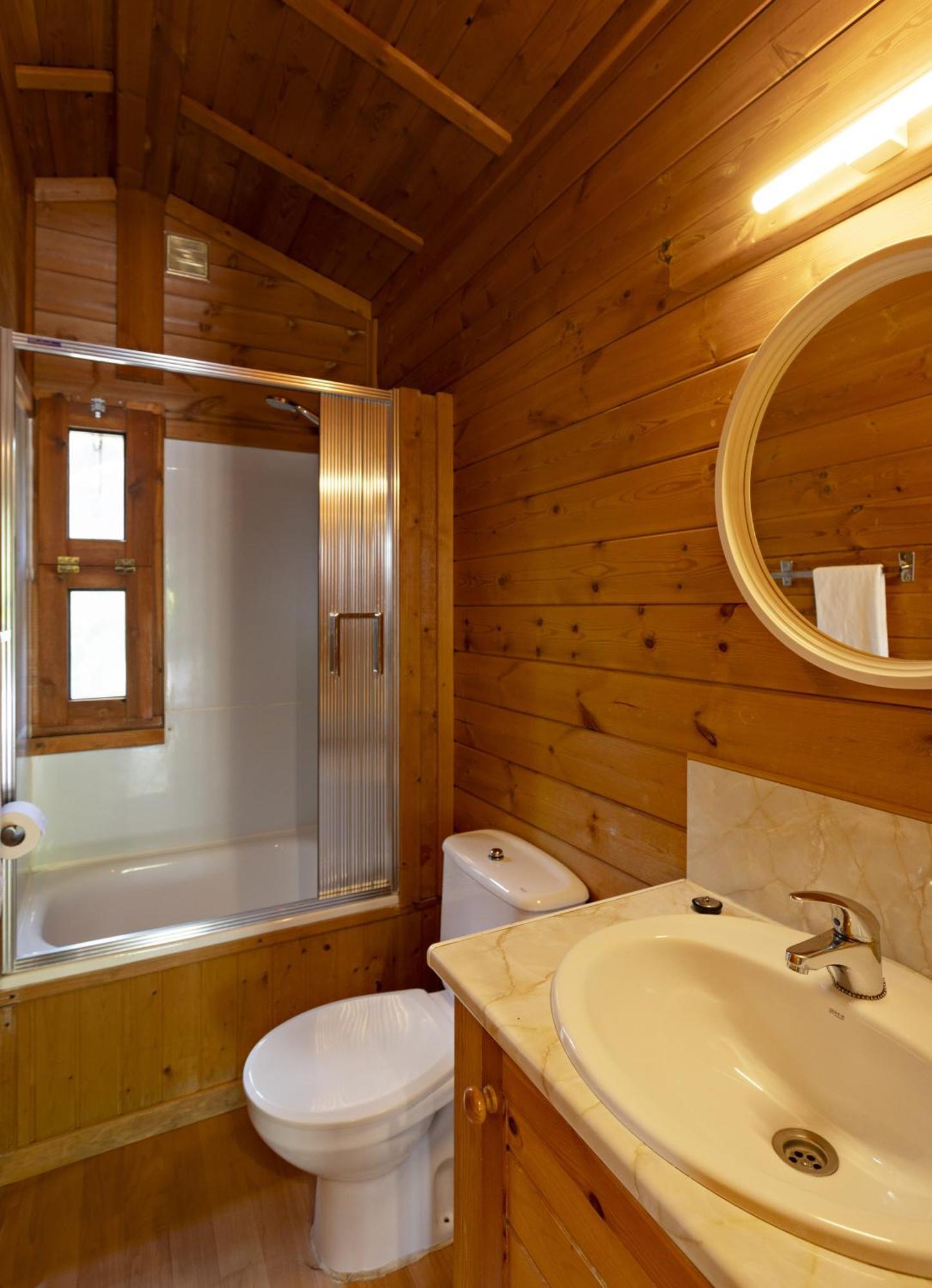 Bungalows - Camping El Solsones Сольсона Экстерьер фото